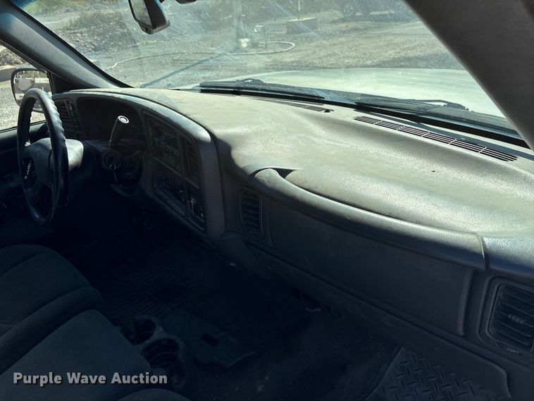 image for item DU1477 2004 Chevrolet Silverado 1500 Ext. Cab pickup truck