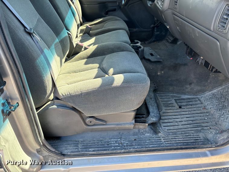 image for item DU1477 2004 Chevrolet Silverado 1500 Ext. Cab pickup truck