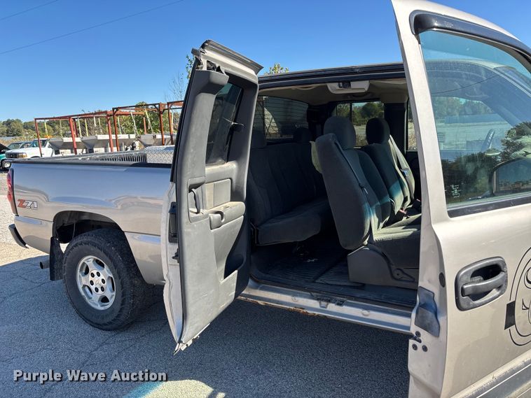 image for item DU1477 2004 Chevrolet Silverado 1500 Ext. Cab pickup truck