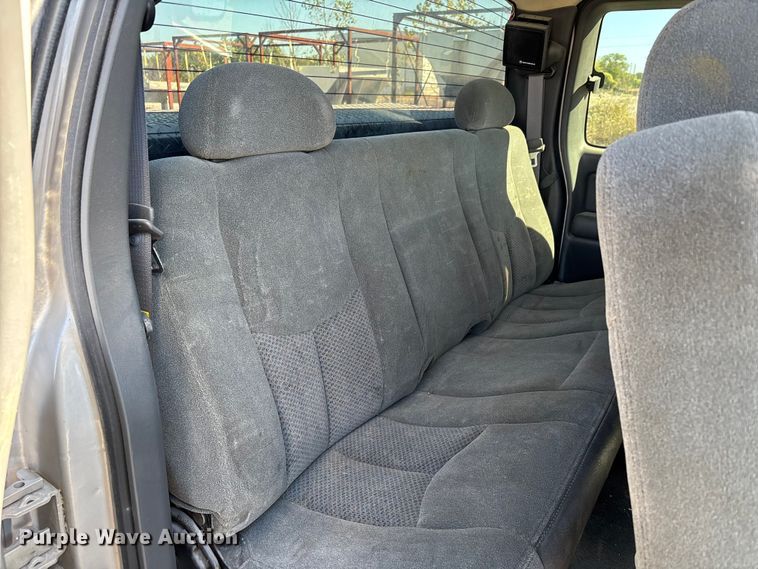 image for item DU1477 2004 Chevrolet Silverado 1500 Ext. Cab pickup truck