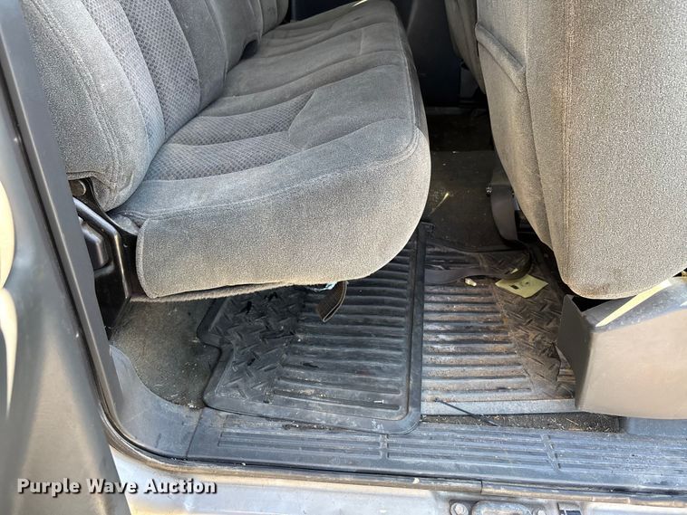 image for item DU1477 2004 Chevrolet Silverado 1500 Ext. Cab pickup truck