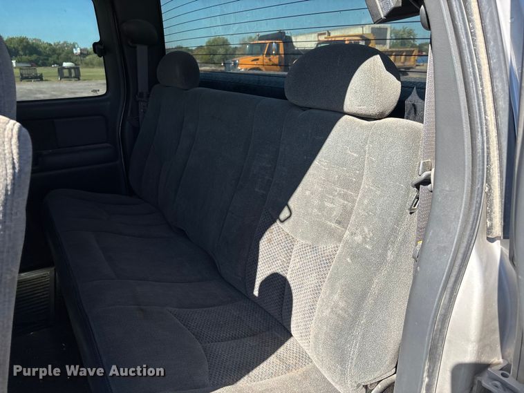 image for item DU1477 2004 Chevrolet Silverado 1500 Ext. Cab pickup truck