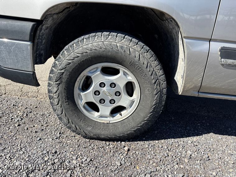 image for item DU1477 2004 Chevrolet Silverado 1500 Ext. Cab pickup truck