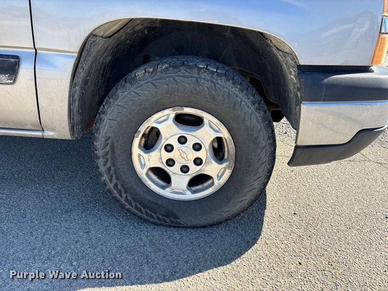 image for item DU1477 2004 Chevrolet Silverado 1500 Ext. Cab pickup truck