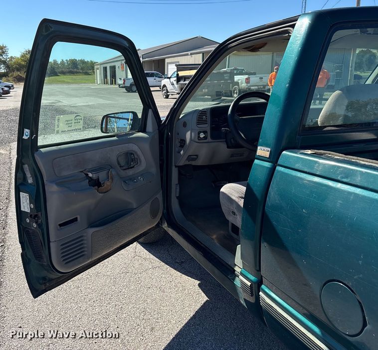 image for item DU1481 1996 Chevrolet C1500 pickup truck