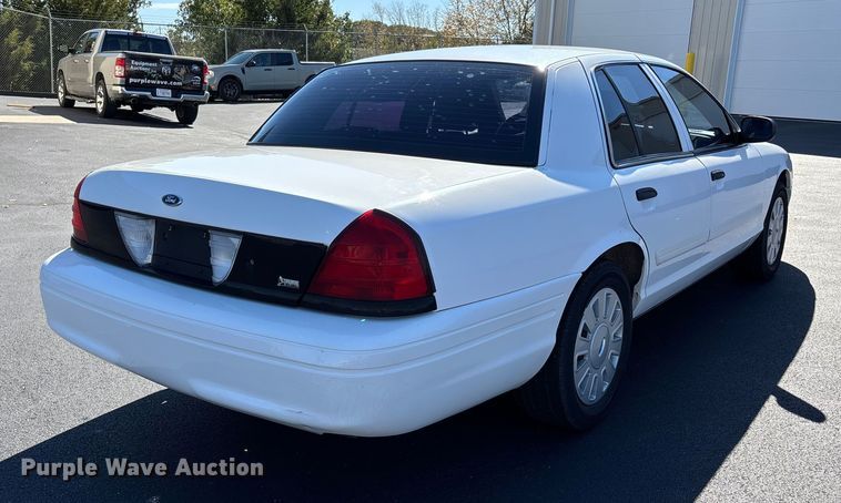 image for item DU1483 2011 Ford Crown Victoria Police Interceptor 