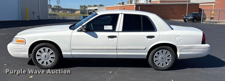 image for item DU1483 2011 Ford Crown Victoria Police Interceptor 