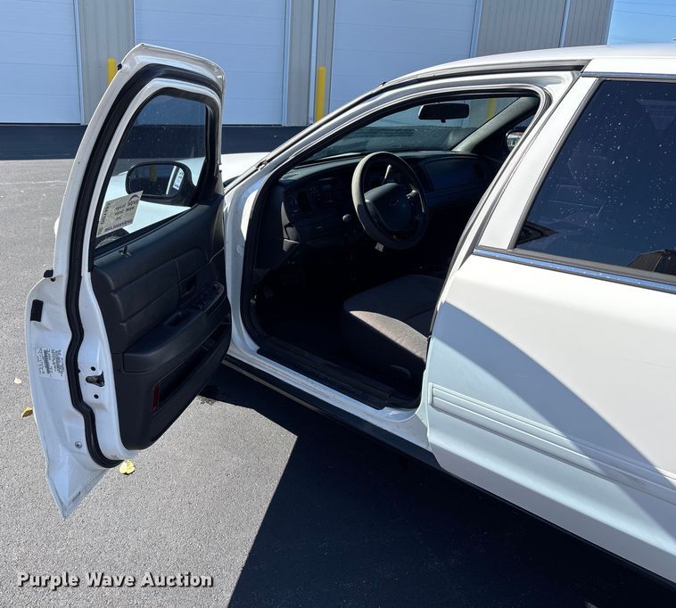 image for item DU1483 2011 Ford Crown Victoria Police Interceptor 