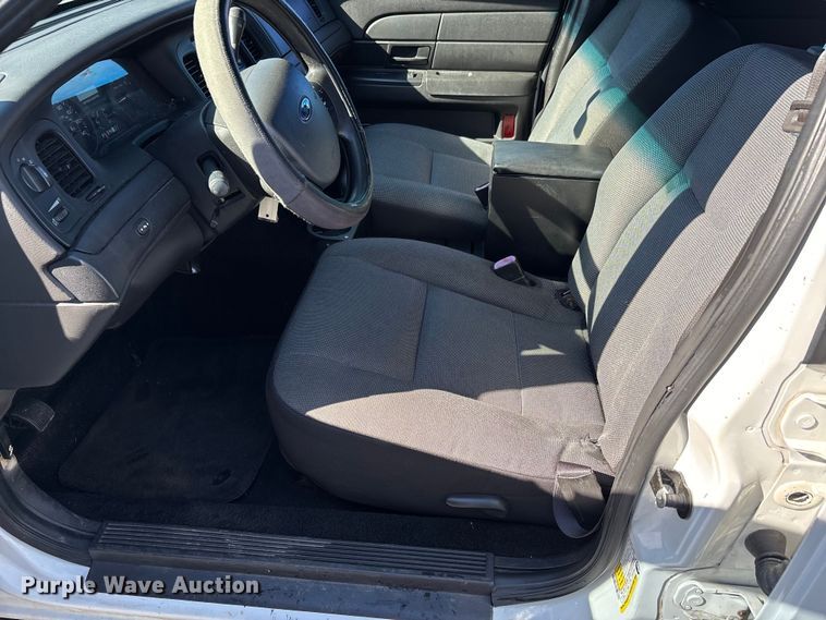 image for item DU1483 2011 Ford Crown Victoria Police Interceptor 