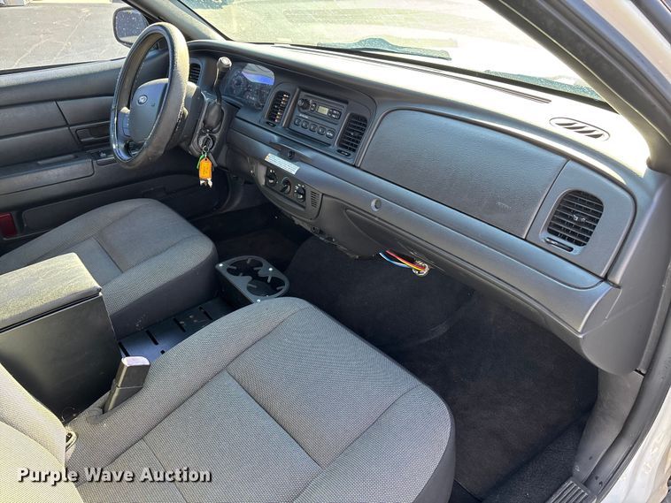 image for item DU1483 2011 Ford Crown Victoria Police Interceptor 