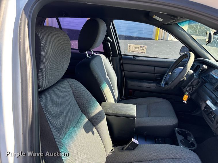 image for item DU1483 2011 Ford Crown Victoria Police Interceptor 