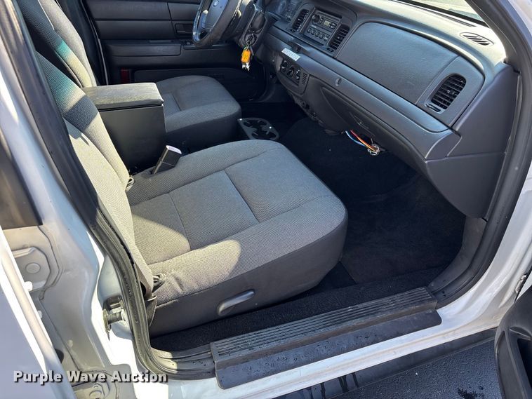 image for item DU1483 2011 Ford Crown Victoria Police Interceptor 