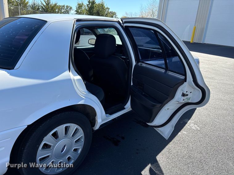 image for item DU1483 2011 Ford Crown Victoria Police Interceptor 