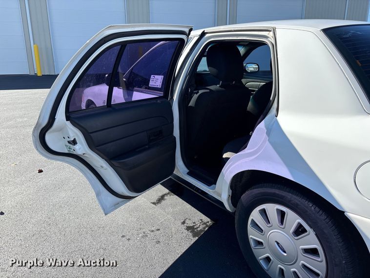 image for item DU1483 2011 Ford Crown Victoria Police Interceptor 