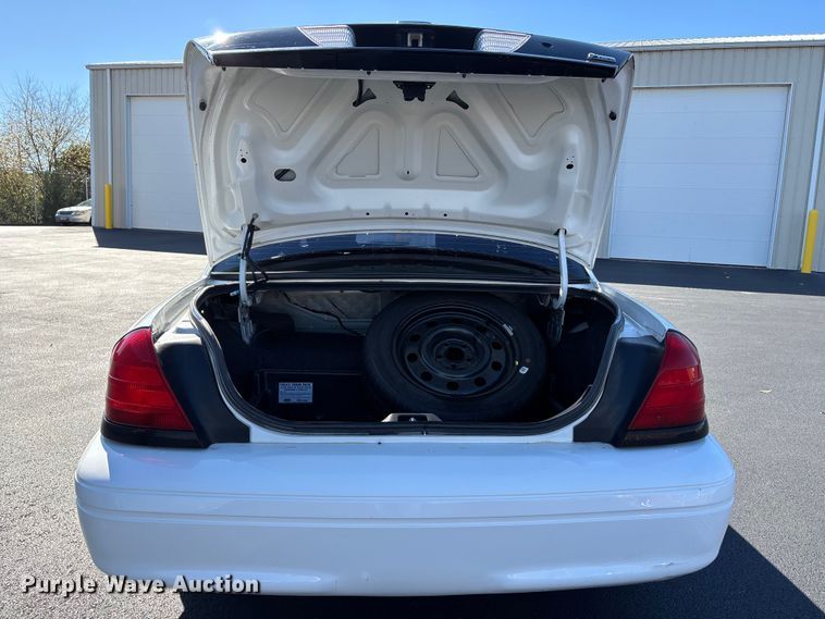 image for item DU1483 2011 Ford Crown Victoria Police Interceptor 