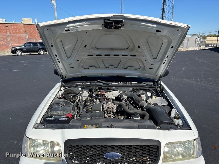 image for item DU1483 2011 Ford Crown Victoria Police Interceptor 