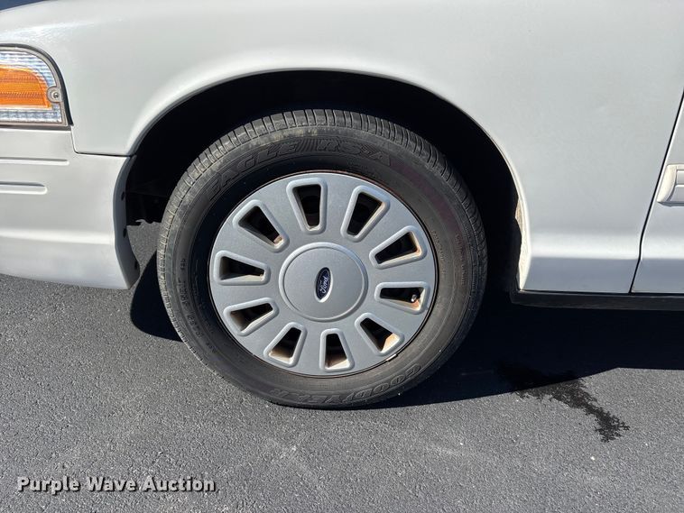 image for item DU1483 2011 Ford Crown Victoria Police Interceptor 