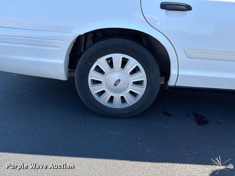 image for item DU1483 2011 Ford Crown Victoria Police Interceptor 