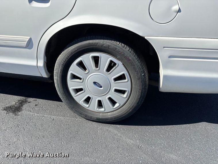 image for item DU1483 2011 Ford Crown Victoria Police Interceptor 