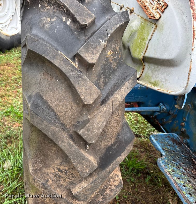 image for item DU1495 Ford 3000 tractor