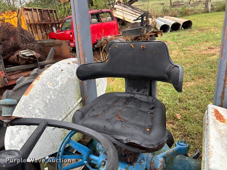 image for item DU1497 1967 Ford 3000 tractor