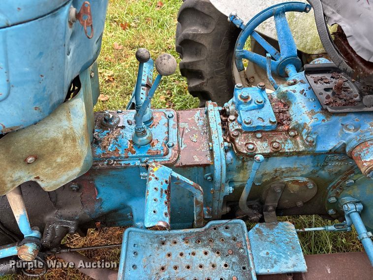 image for item DU1497 1967 Ford 3000 tractor