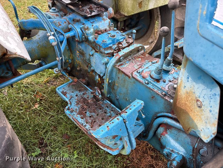 image for item DU1497 1967 Ford 3000 tractor