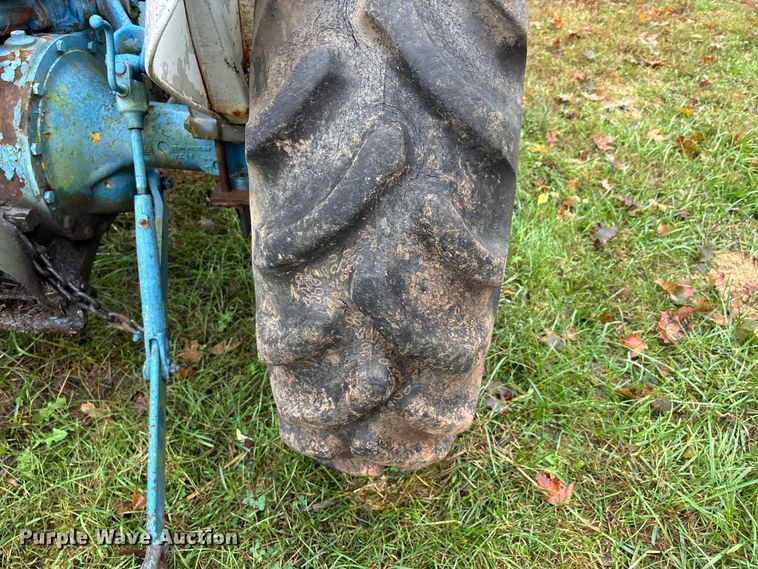 image for item DU1497 1967 Ford 3000 tractor