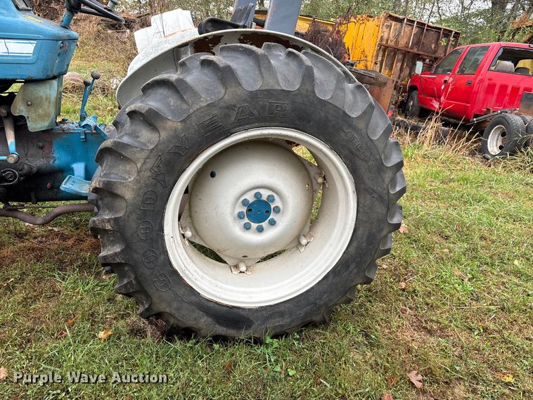 image for item DU1497 1967 Ford 3000 tractor