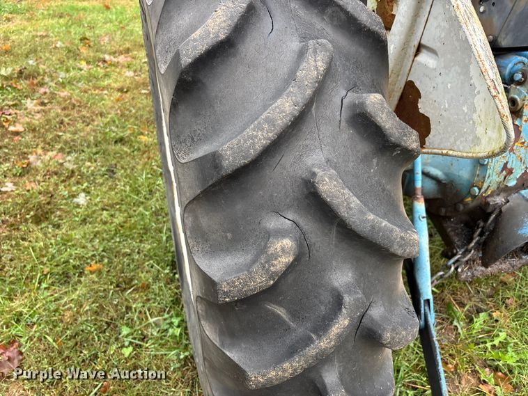 image for item DU1497 1967 Ford 3000 tractor