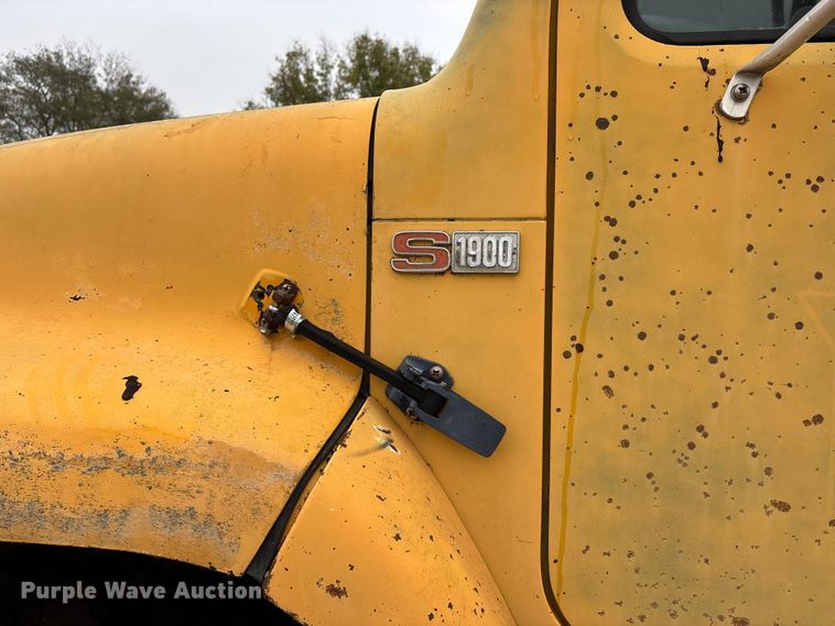 image for item DU1499 1988 International S1900 dump truck