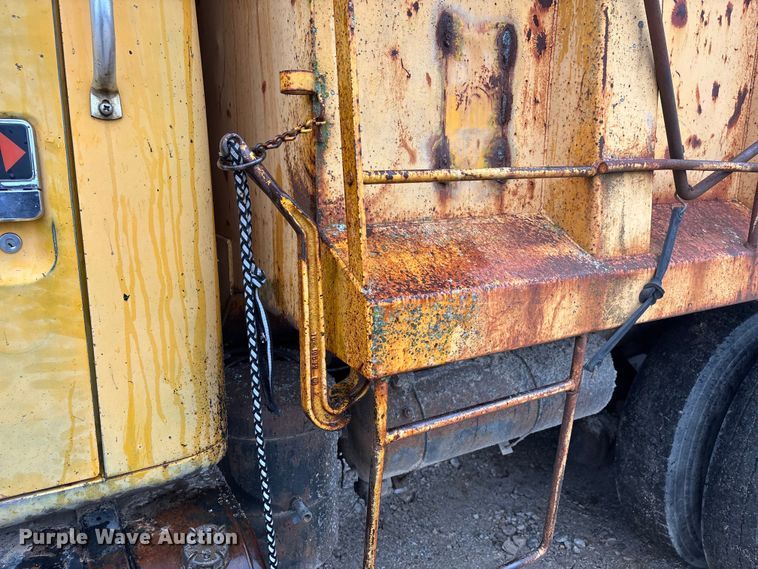 image for item DU1499 1988 International S1900 dump truck