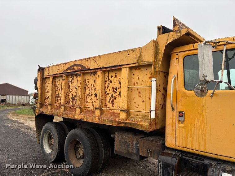 image for item DU1499 1988 International S1900 dump truck