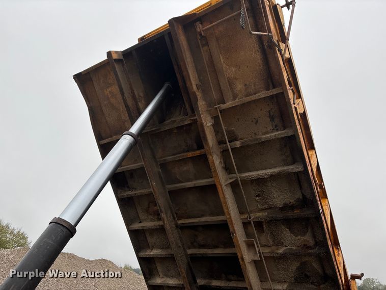 image for item DU1499 1988 International S1900 dump truck