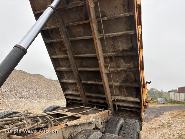 image for item DU1499 1988 International S1900 dump truck