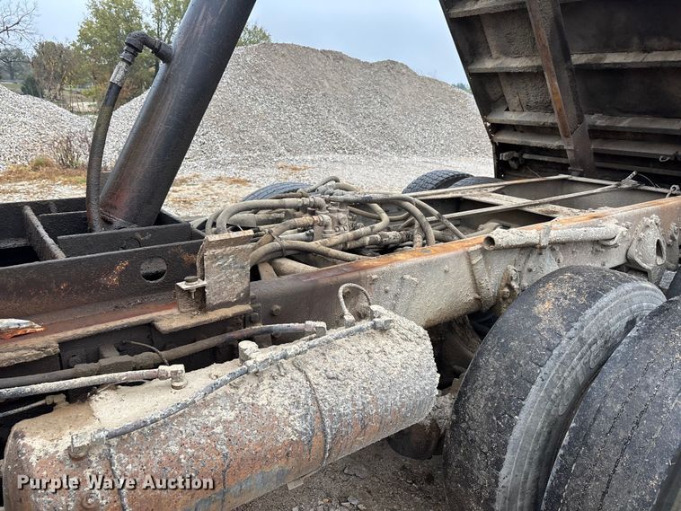 image for item DU1499 1988 International S1900 dump truck