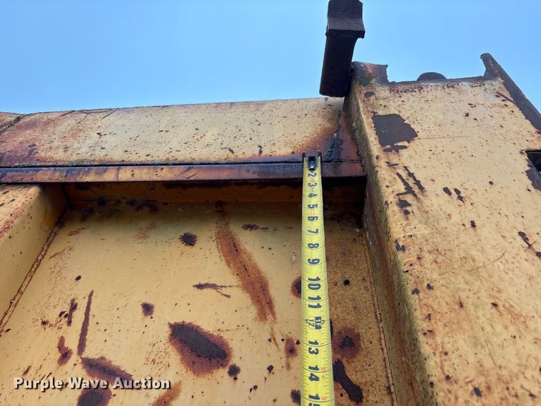 image for item DU1499 1988 International S1900 dump truck