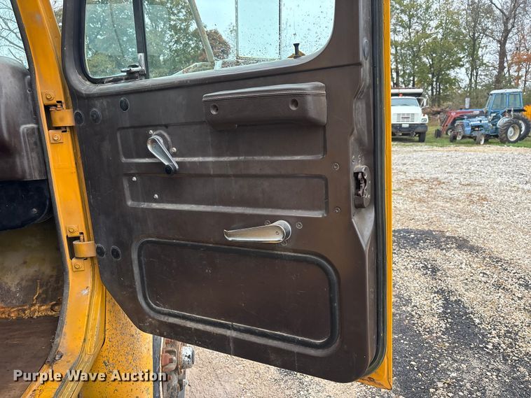 image for item DU1499 1988 International S1900 dump truck