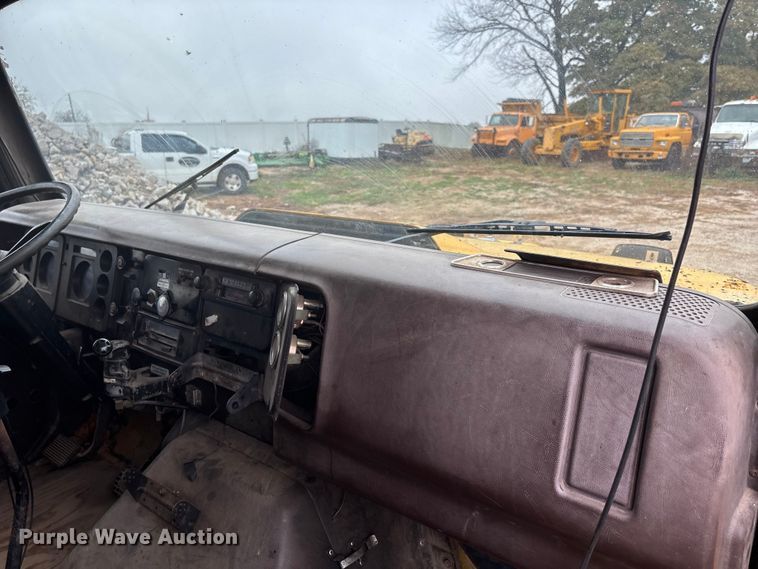 image for item DU1499 1988 International S1900 dump truck