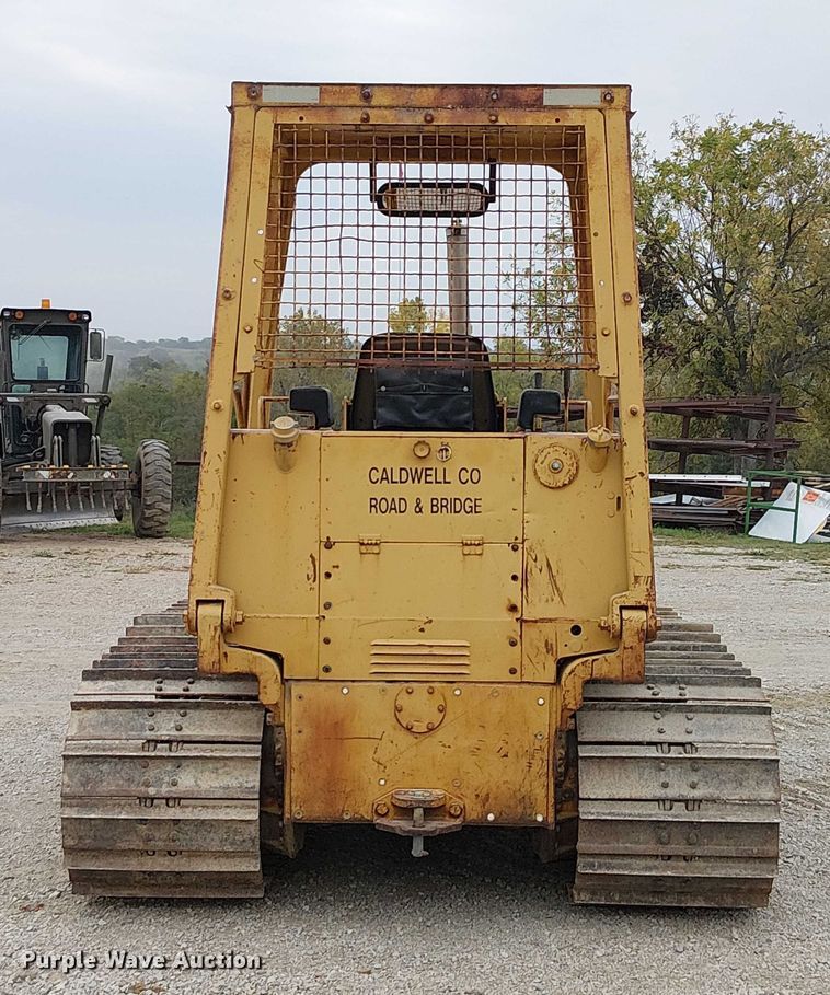 image for item DU3602 1983 Caterpillar D3B dozer