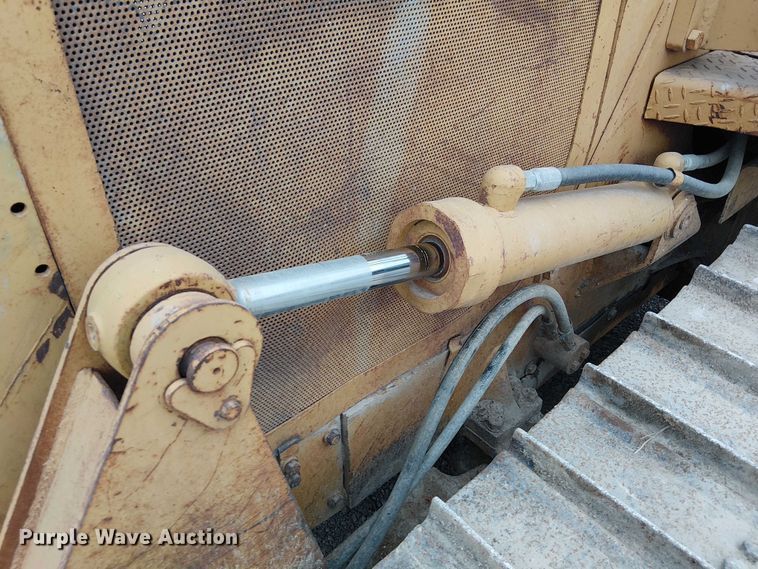 image for item DU3602 1983 Caterpillar D3B dozer