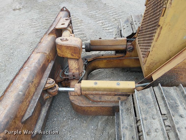 image for item DU3602 1983 Caterpillar D3B dozer