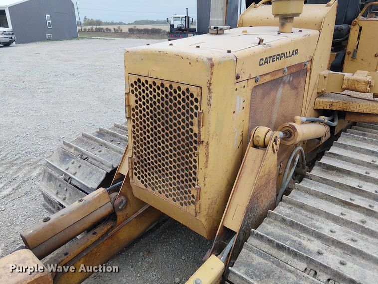 image for item DU3602 1983 Caterpillar D3B dozer