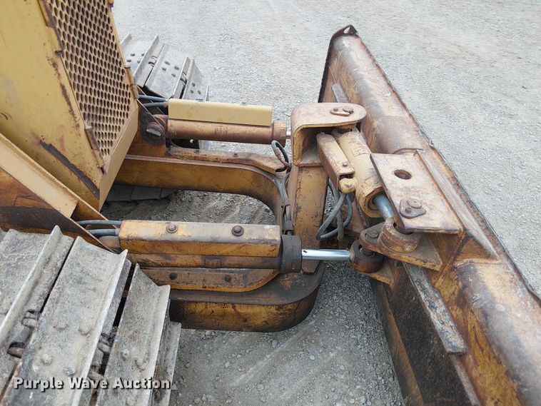 image for item DU3602 1983 Caterpillar D3B dozer