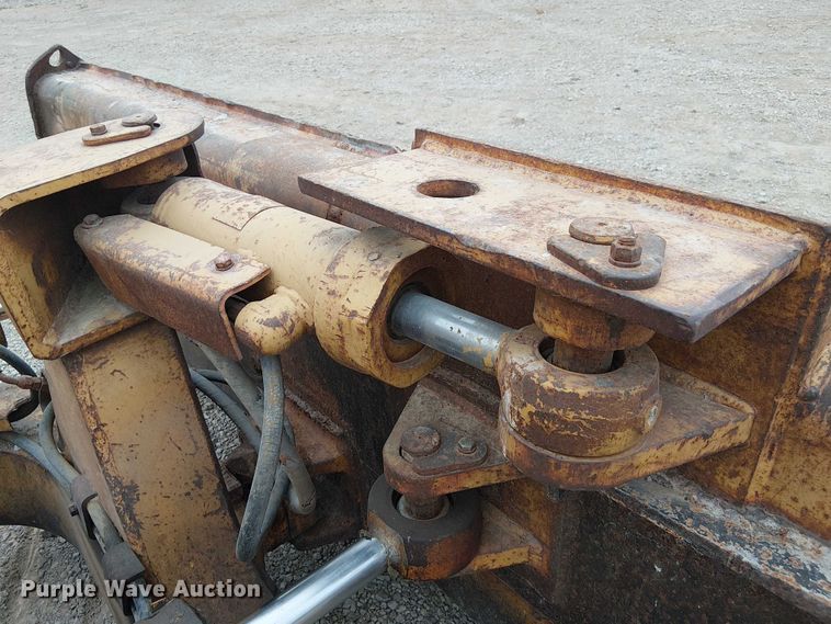 image for item DU3602 1983 Caterpillar D3B dozer