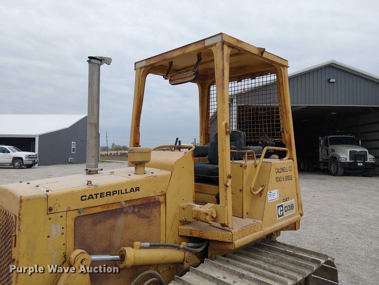 image for item DU3602 1983 Caterpillar D3B dozer