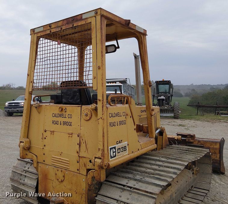 image for item DU3602 1983 Caterpillar D3B dozer