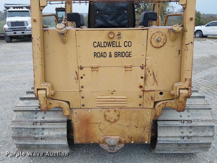 image for item DU3602 1983 Caterpillar D3B dozer