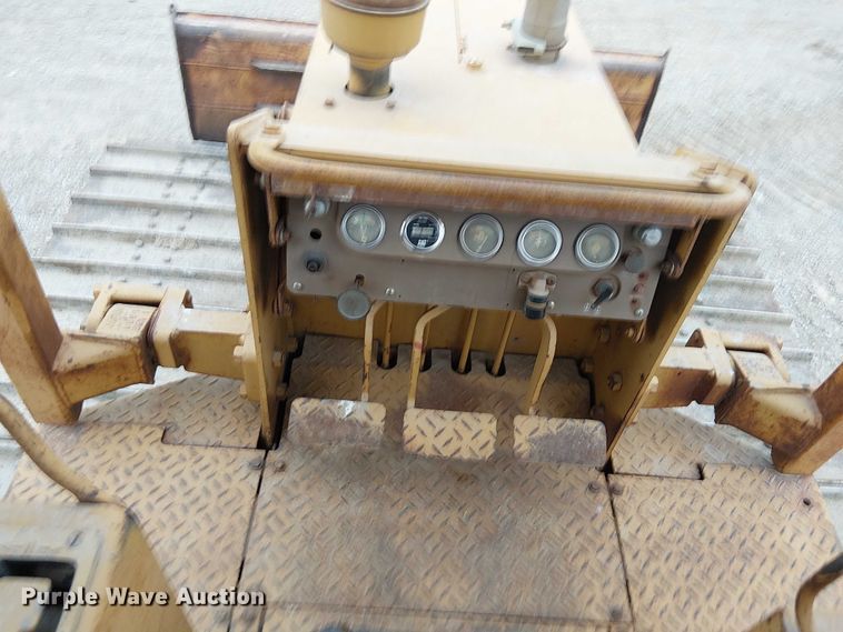 image for item DU3602 1983 Caterpillar D3B dozer