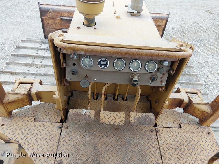 image for item DU3602 1983 Caterpillar D3B dozer